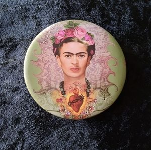 Frida compact mirror